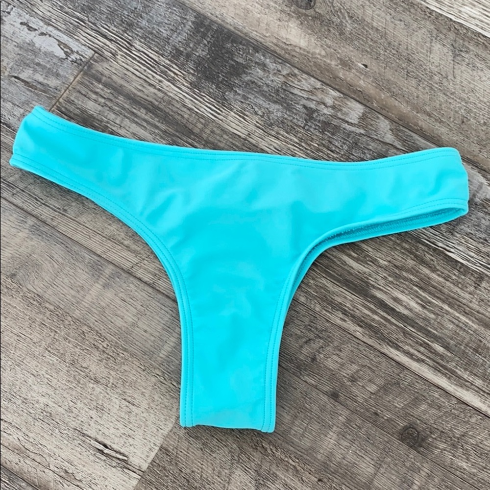 Hollister super cheeky bottoms 🌊